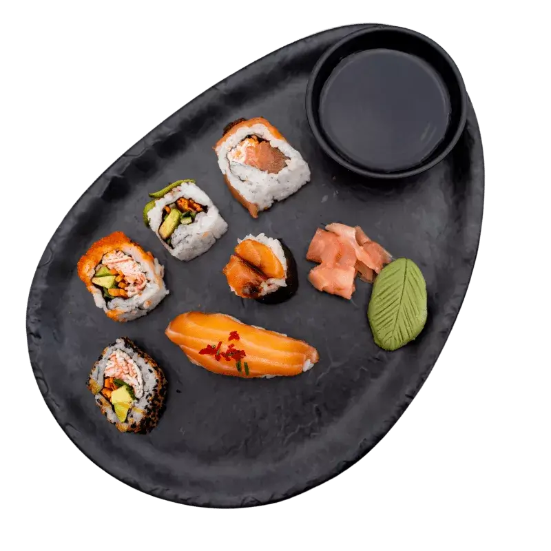 talerz pełen sushi